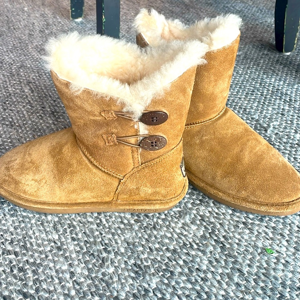 Bear Paw slippers in great condition!